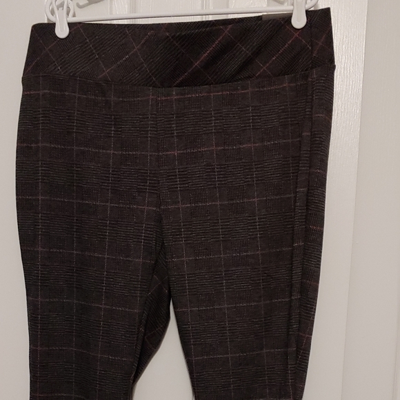 Pink plaid capris - Picture 1 of 4